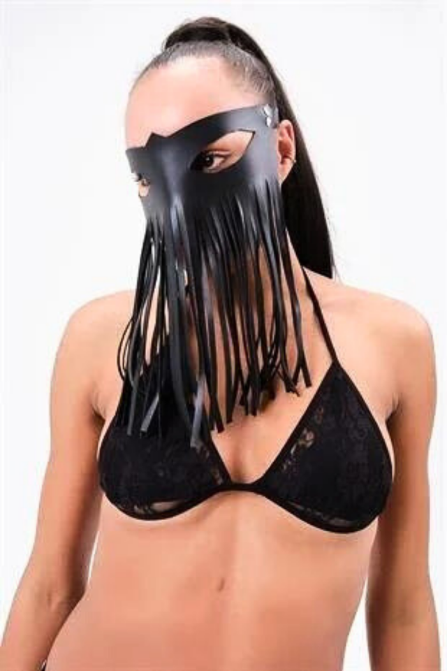 Siyah Püsküllü Fantazi Maske