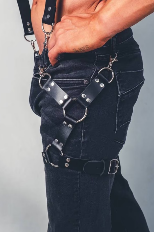 Erkek Suni Deri Bacak Harness – Metal Halka ve Perçin Detaylı Ayarlanabilir Fantezi Aksesuar