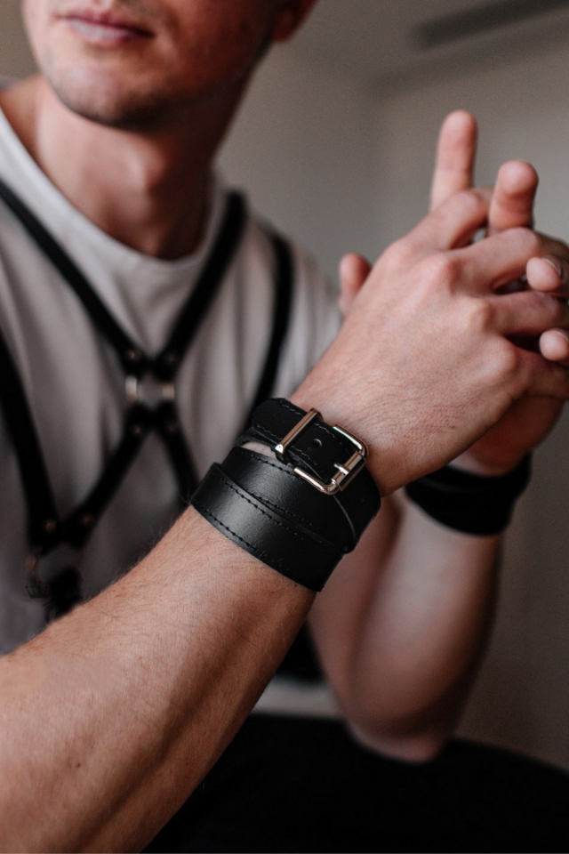 Erkek Deri Harness Göğüs Kemeri – Ayarlanabilir Metal Detaylı Siyah Kostüm ve Cosplay Harness